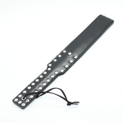 Packa BDSM Spank Paddle czarna z ćwiekami 32 cm - 1