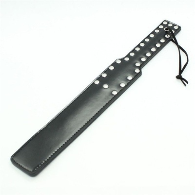 Packa BDSM Spank Paddle czarna z ćwiekami 32 cm - 1 2