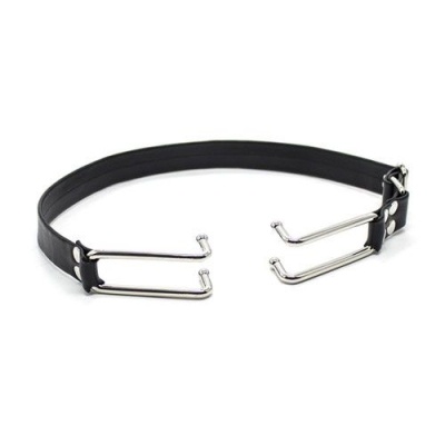 Rozszerzacz Ust Lips Spreader Nero Toyz4Lovers - Regulowany Pas i Metalowe Rozpórki - 1