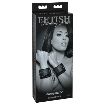 Kajdanki na nadgarstki Cumfy Cuffs Black – winylowe opaski o szerokości 6 cm z klamrami regulacyjnymi i łańcuchem 15 cm - 1