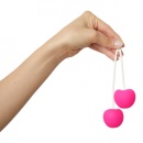 Kulki gejszy Cherry Love Danger Pink - silikonowe kulki dopochwowe z wewnętrznymi metalowymi kulkami, trzonem 12 cm i średnicą 3 - 3