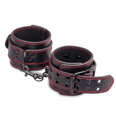 Kajdanki na ręce LoveToy Handcuffs - Regulowane (14-23.5 cm), Skóra Syntetyczna, Czarny-Czerwony - 1 2