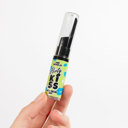 FLIRTY KISS EDIBLE AROUSAL GEL - STRAWBERRY AND MINT - 3