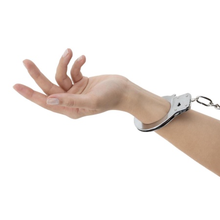 Kajdanki erotyczne Metal Handcuffs - stal polerowana, łańcuszek, zamek z kluczykiem, stały profil mankietów - 6
