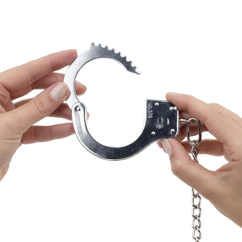 Kajdanki erotyczne Metal Handcuffs - stal polerowana, łańcuszek, zamek z kluczykiem, stały profil mankietów - 7