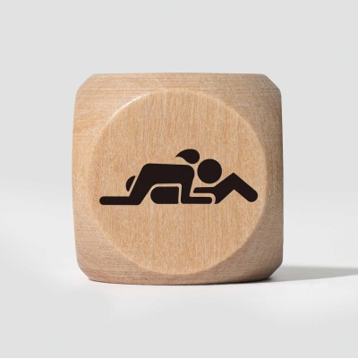 Drewniana kostka erotyczna Crushious Wooden Position Dice 3 cm jasnobrązowa - 1 2