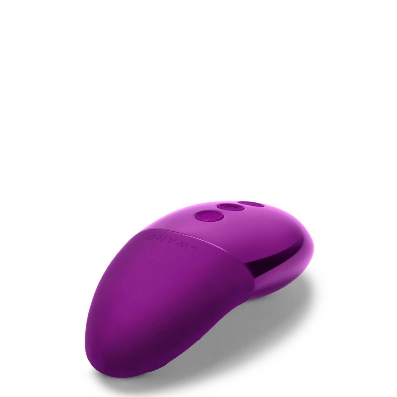 Le Wand Point Cherry - konturowany wibrator lay-on z silikonu medycznego i stali nierdzewnej, 9,6 cm - 2