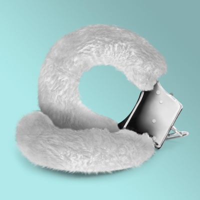Kajdanki bondage Love Cuffs z futerkiem, regulowane, białe - 1 2